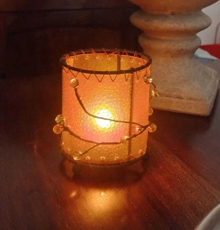 Portacandela Artigianale in Pelle e Perline – Design Etnico 10x8 cm – 4 pezzi