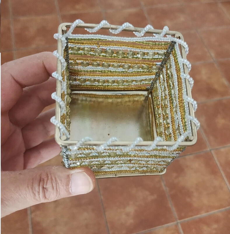 Contenitori Etnici Artigianali – Metallo Dorato e Perline Multicolore Set da 4 pezzi