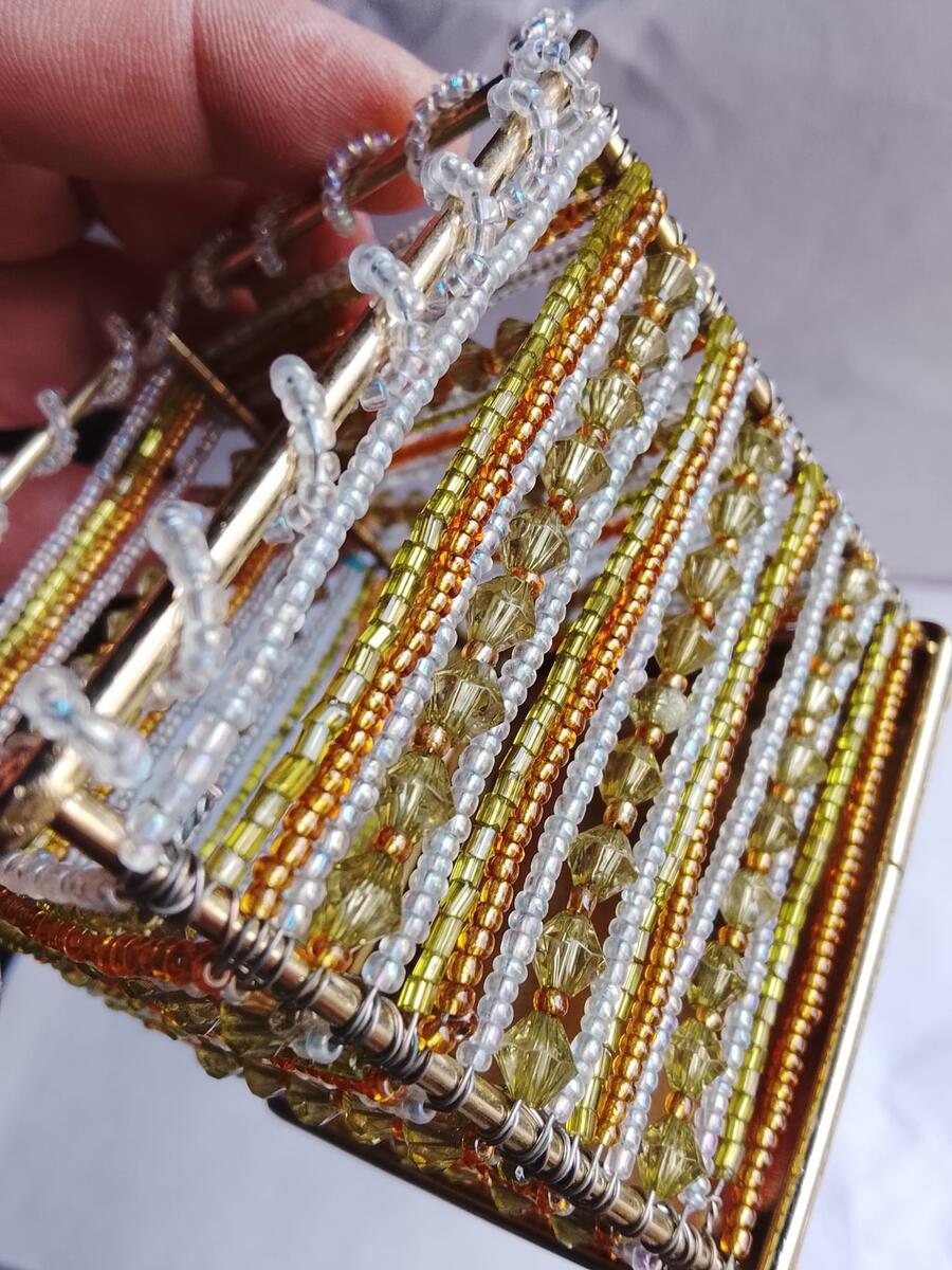 Contenitori Etnici Artigianali – Metallo Dorato e Perline Multicolore Set da 4 pezzi