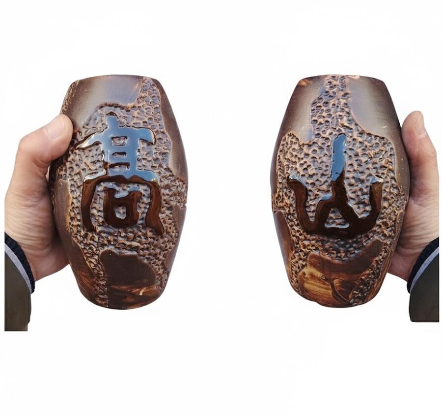 Coppia Vasi Decorativi in Ceramica Orientale - Texture e Ideogrammi Zen