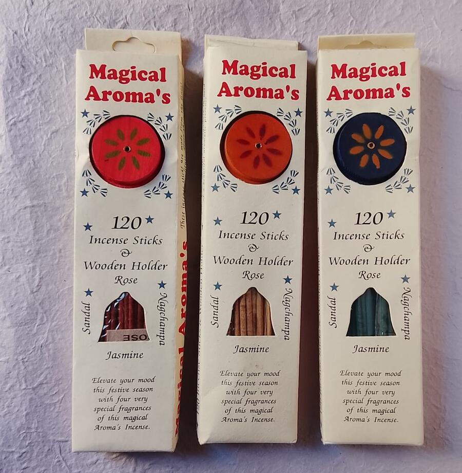 Conf. 120 Incensi con Porta Incenso – 4 Fragranze (Rose, Sandalo, Jasmine, Nag Champa)