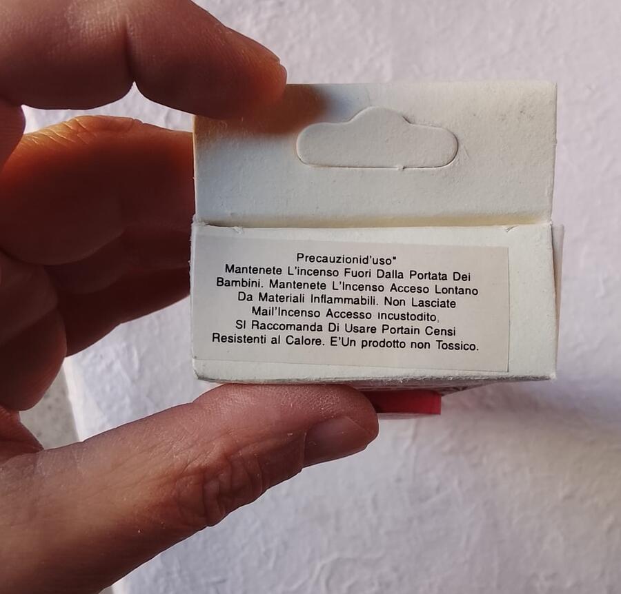 Conf. 120 Incensi con Porta Incenso – 4 Fragranze (Rose, Sandalo, Jasmine, Nag Champa)