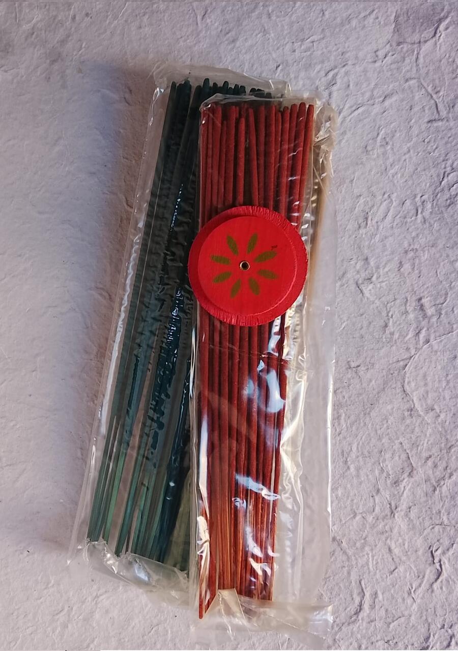 Conf. 120 Incensi con Porta Incenso – 4 Fragranze (Rose, Sandalo, Jasmine, Nag Champa)