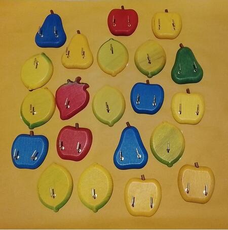 Appendini in Legno Frutta – Mela o Pera, Colori Assortiti 12 pezzi