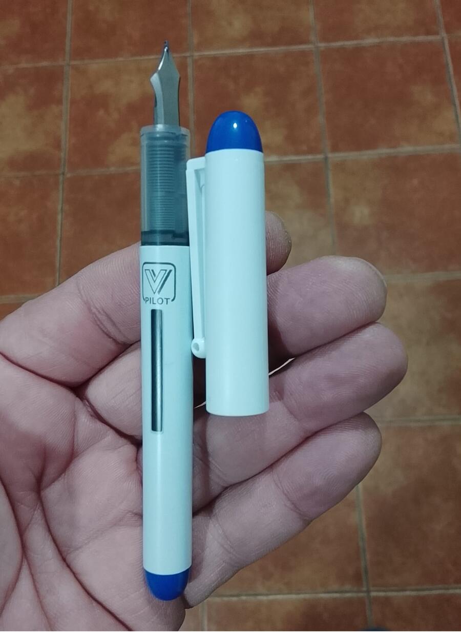 Stile e Precisione: Set 3 Penne Stilografiche Pilot V-Pen Tratto 0.5mm