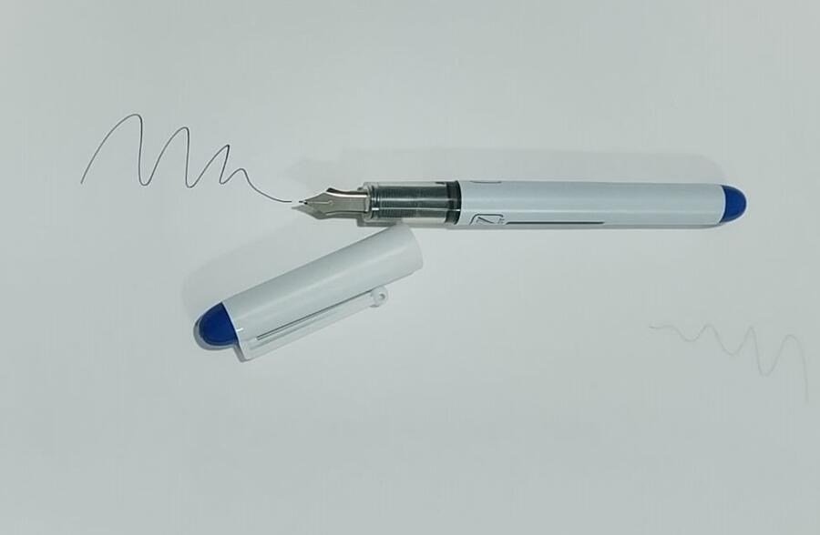 Stile e Precisione: Set 3 Penne Stilografiche Pilot V-Pen Tratto 0.5mm