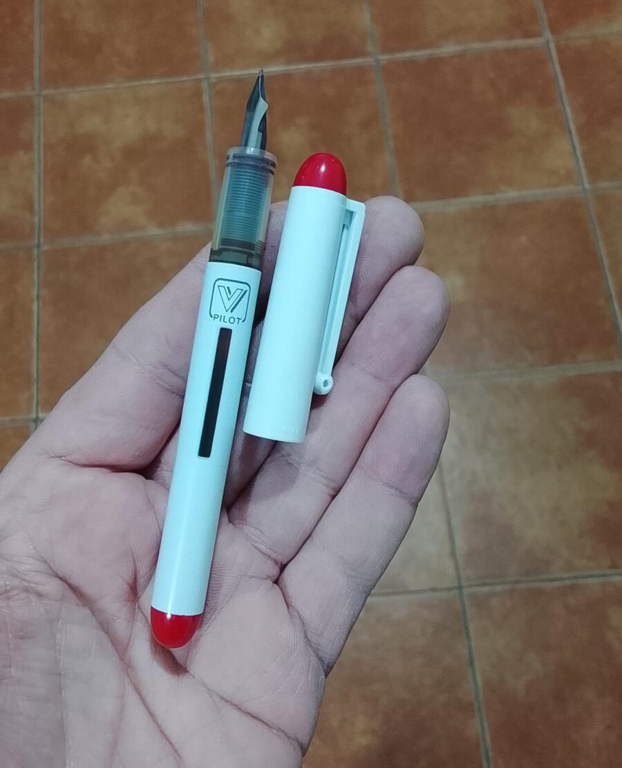 Stile e Precisione: Set 3 Penne Stilografiche Pilot V-Pen Tratto 0.5mm