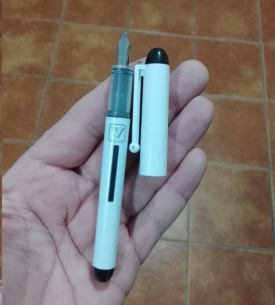 Stile e Precisione: Set 3 Penne Stilografiche Pilot V-Pen Tratto 0.5mm