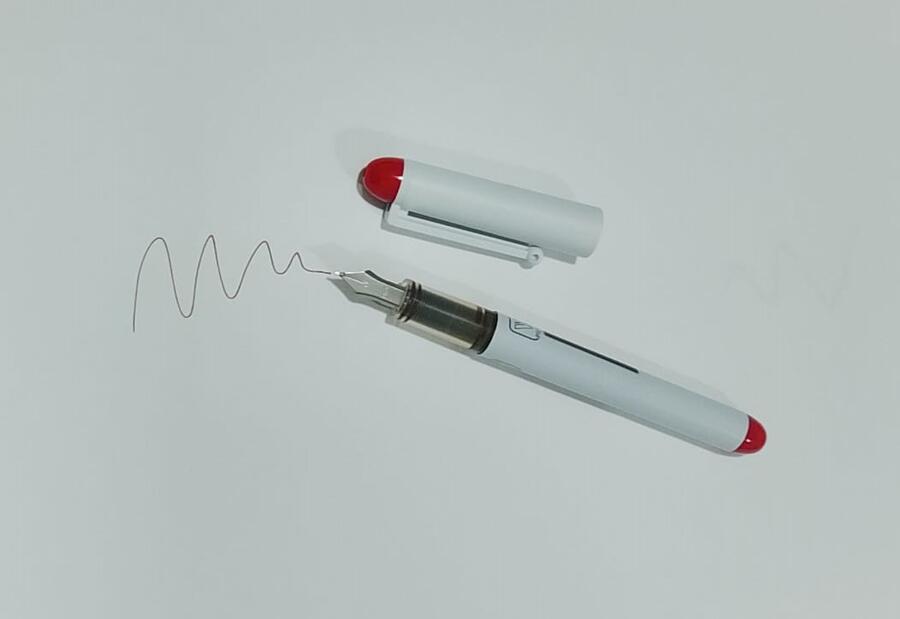 Stile e Precisione: Set 3 Penne Stilografiche Pilot V-Pen Tratto 0.5mm