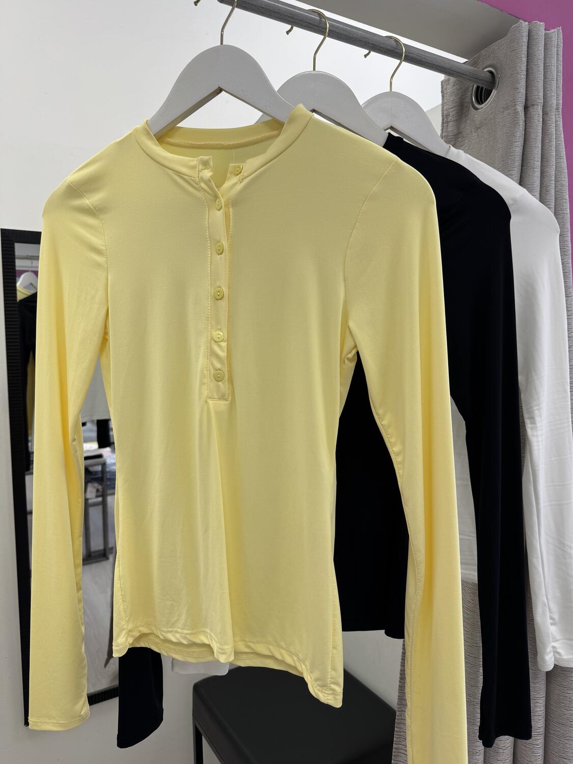 NOVITÀ Maglia in lycra con bottoncini