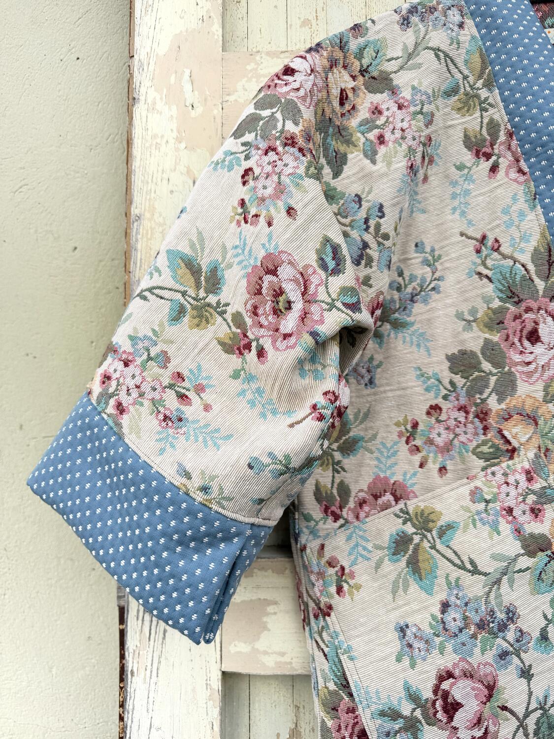 Kimono corto tutto fiori