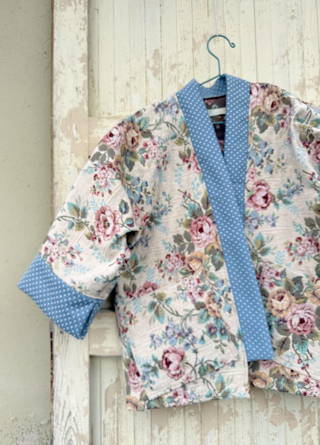 Kimono corto tutto fiori