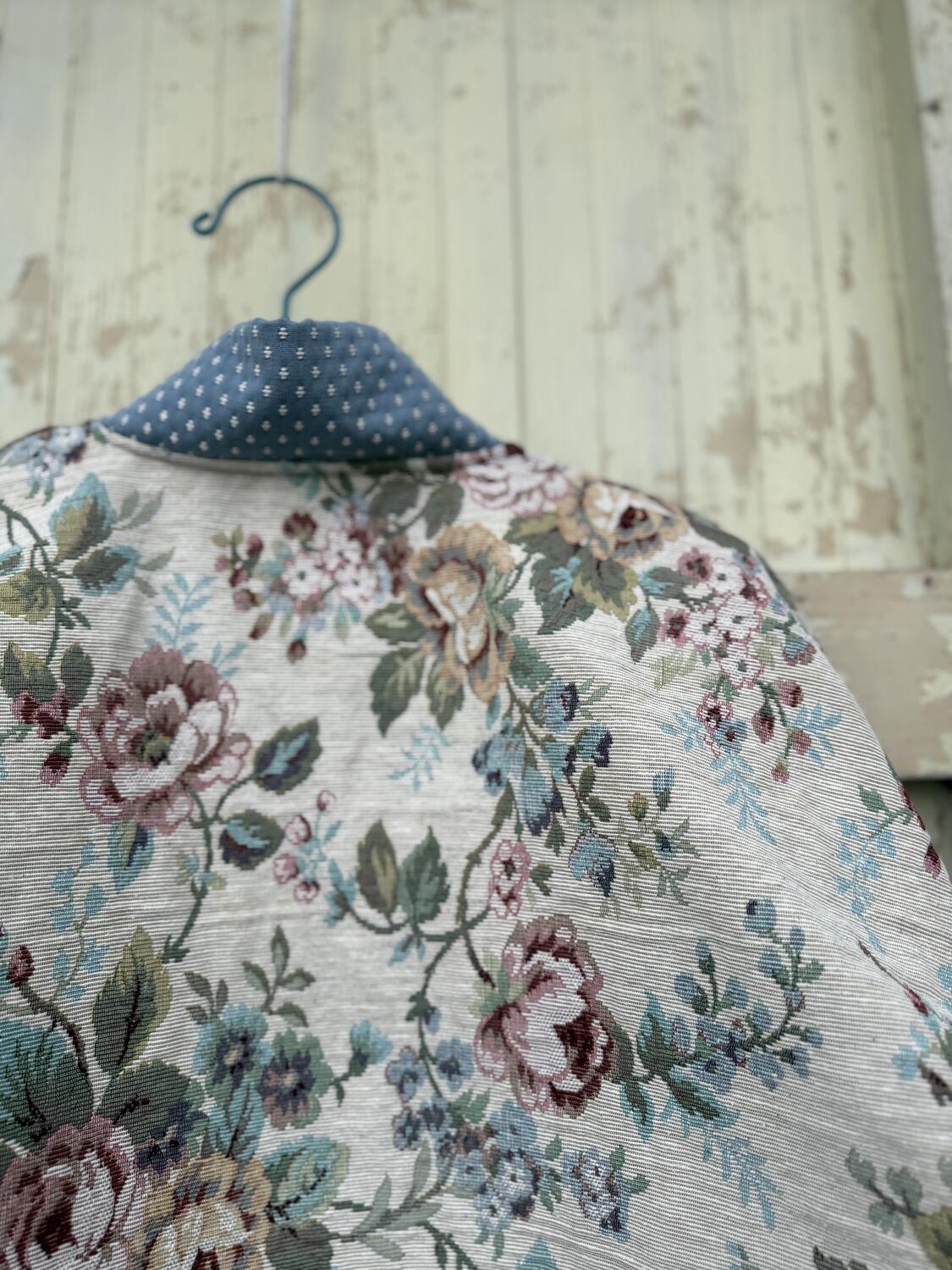 Kimono corto tutto fiori