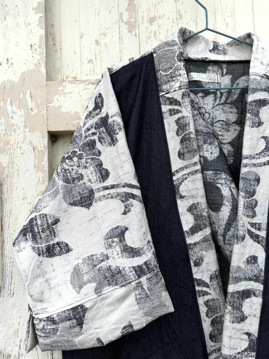 Kimono corto fiori grigi 