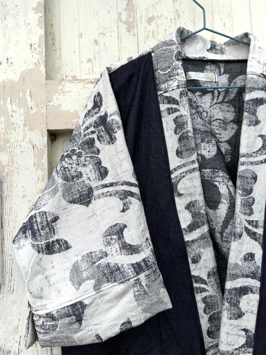 Kimono corto fiori grigi 