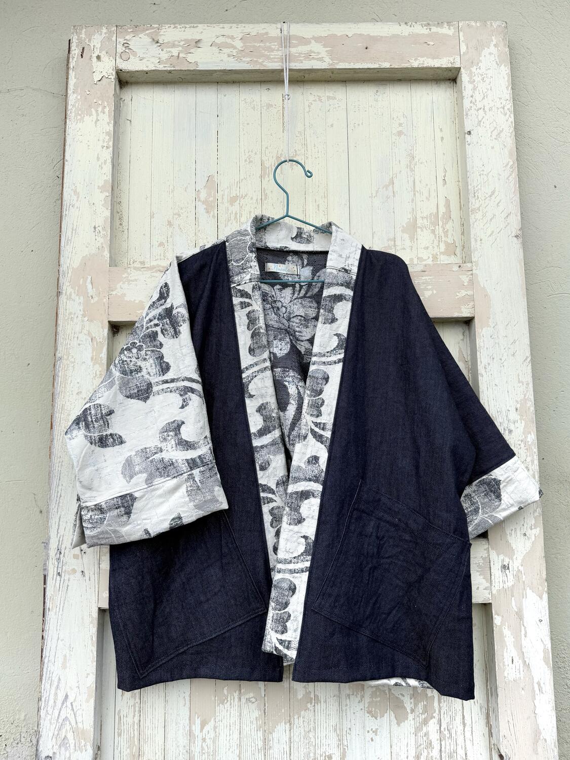 Kimono corto fiori grigi 