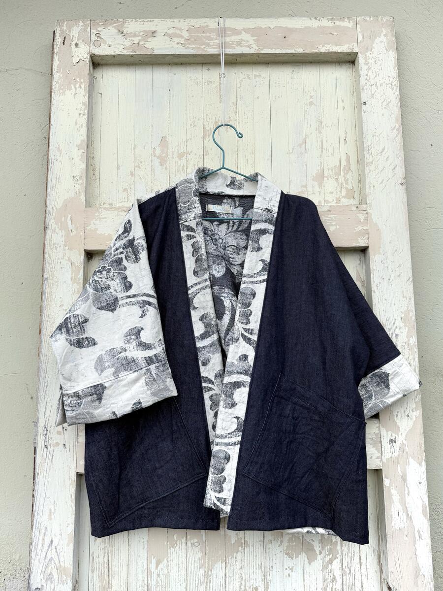 Kimono corto fiori grigi 