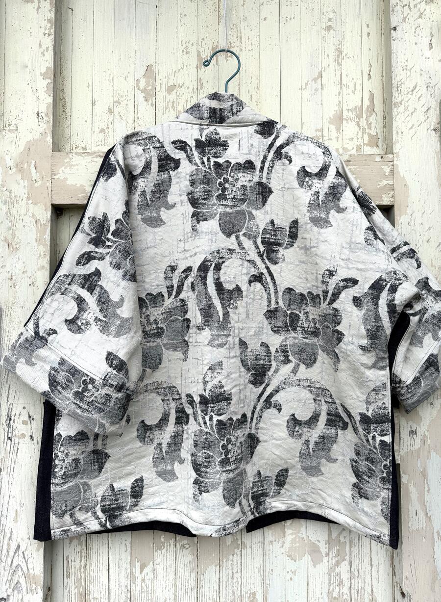 Kimono corto fiori grigi 