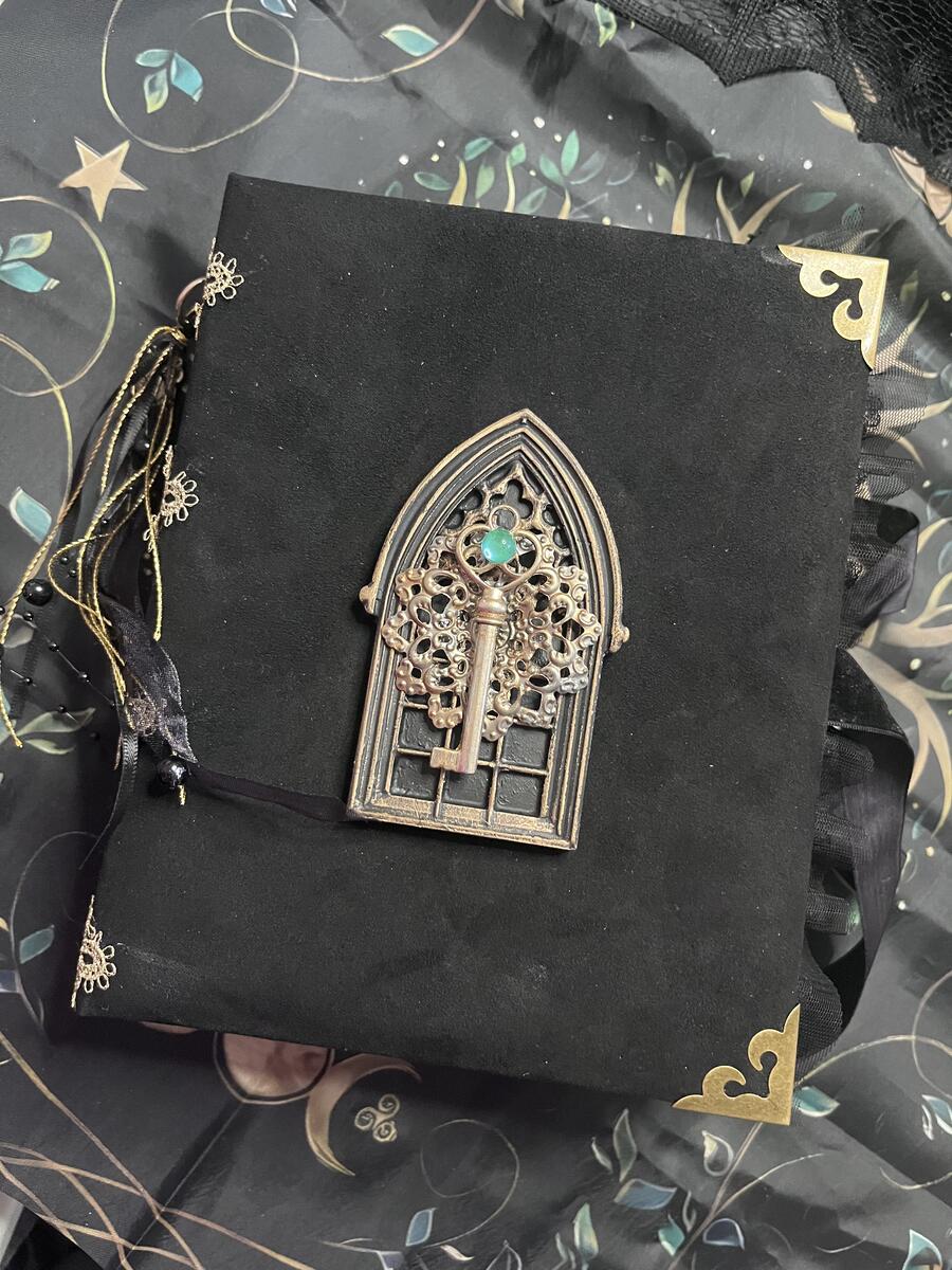 Covenant of the Witch  Grimorio fatto a mano