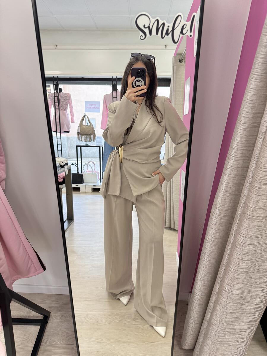 NOVITÀ Completo giacca dettaglio oro & pantalone palazzo