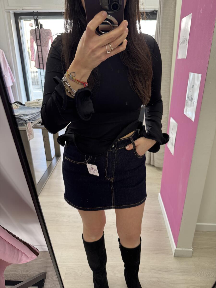 NOVITÀ Maglia in lycra con voulant 