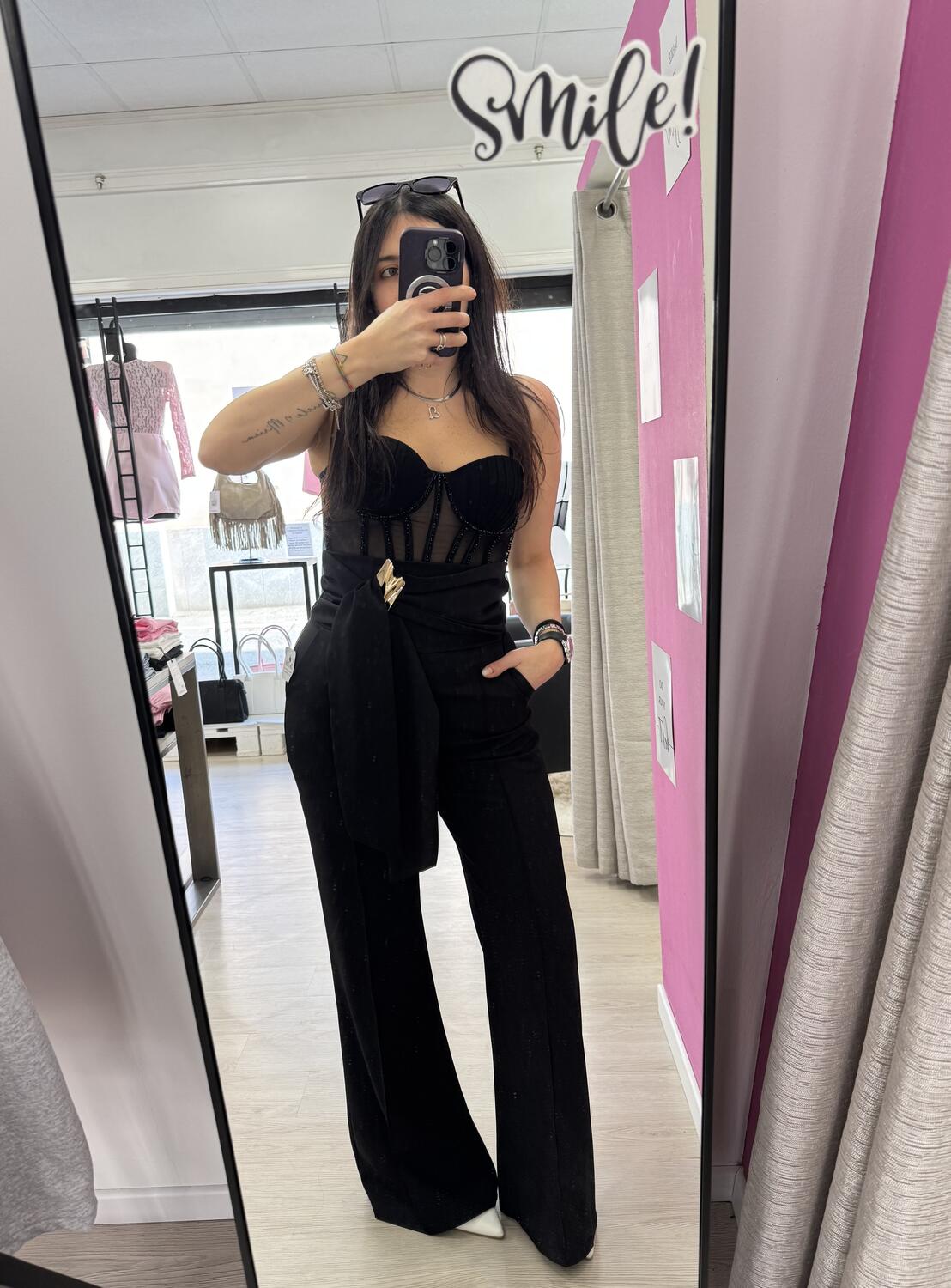 NOVITÀ Pantalone a zampa con dettaglio dorato 