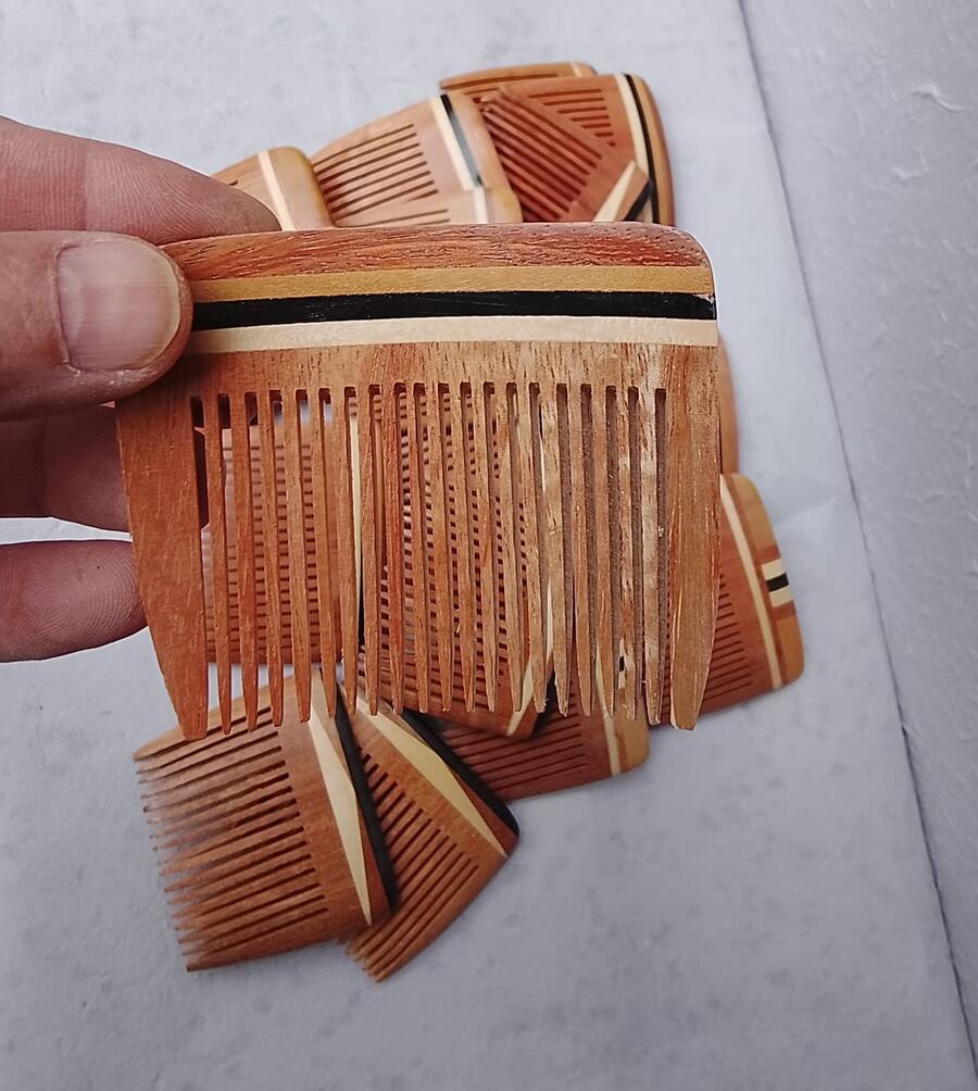 Lotto 6 Fermacapelli Etnici in Legno Modello Boon 004 – Design Artigianale