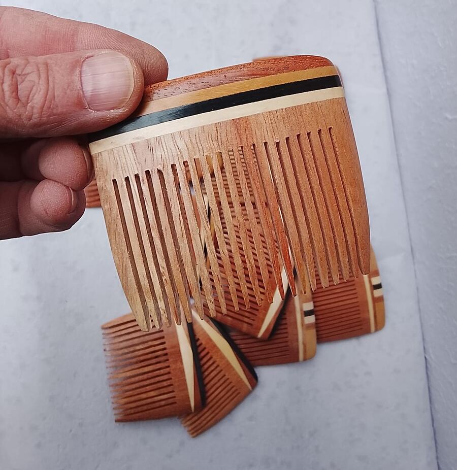 Lotto 6 Fermacapelli Etnici in Legno Modello Boon 004 – Design Artigianale