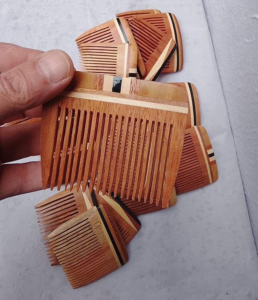 Lotto 6 Fermacapelli Etnici in Legno Modello Boon 004 – Design Artigianale