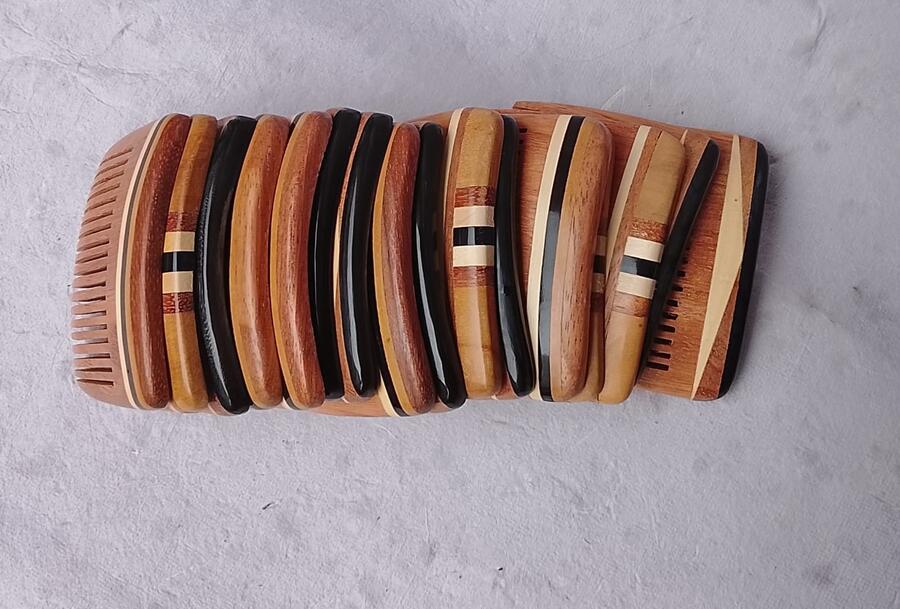 Lotto 6 Fermacapelli Etnici in Legno Modello Boon 004 – Design Artigianale