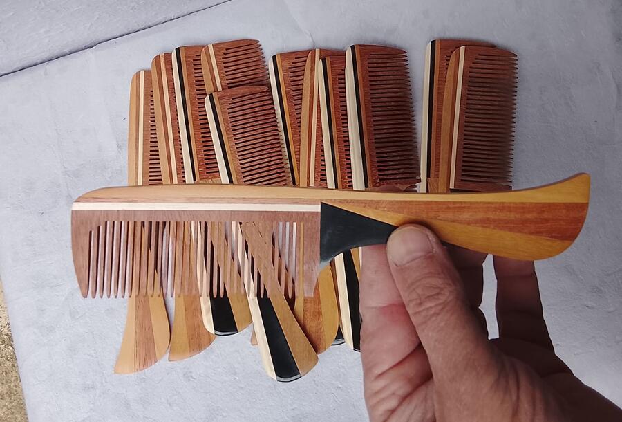 Lotto 6 Pettini Artigianali in Legno Boon 004 – Antistatici e Naturali