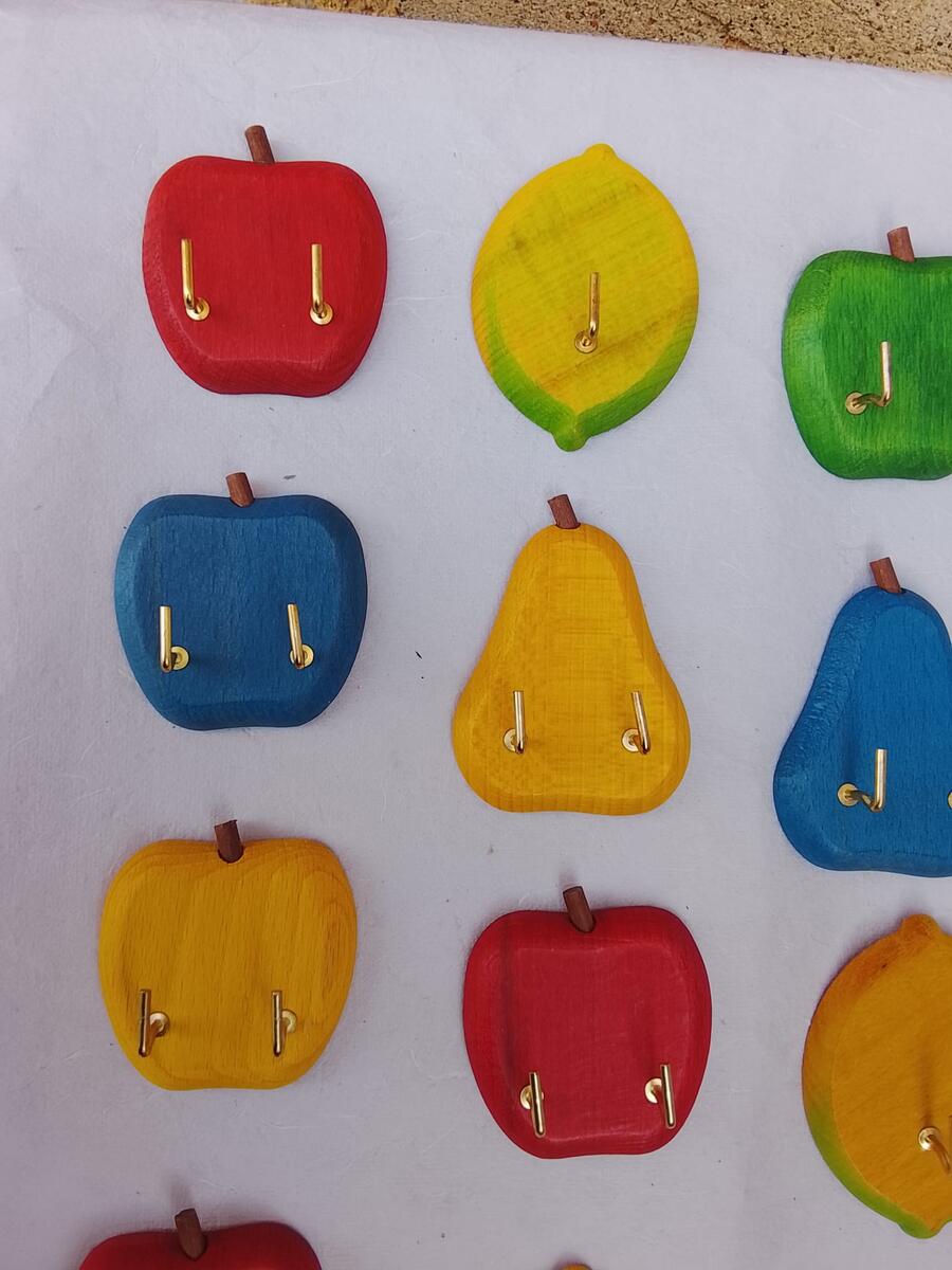 Appendini in Legno Frutta – Mela o Pera, Colori Assortiti 12 pezzi