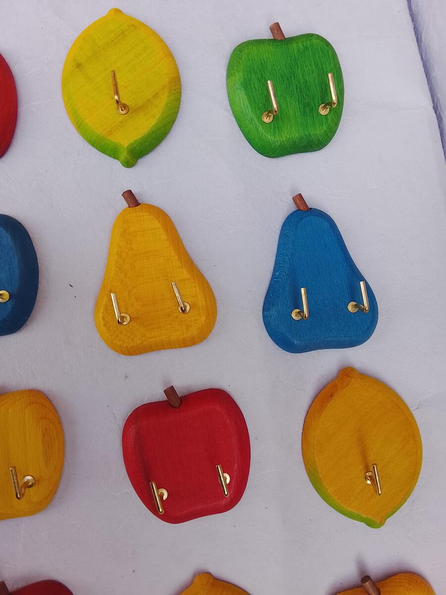 Appendini in Legno Frutta – Mela o Pera, Colori Assortiti 12 pezzi
