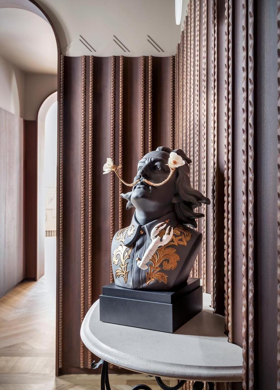 Scultura Lladró “Dalí e il Surrealismo” in Porcellana – Edizione Limitata 250 pz