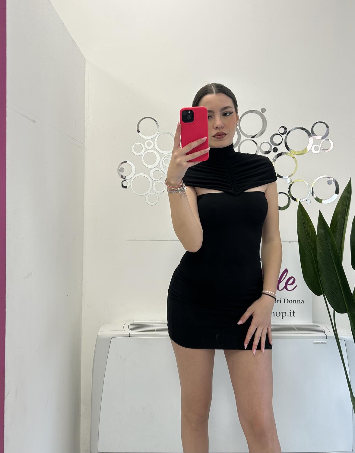 NOVITÀ Abitino cut out sulle spalle