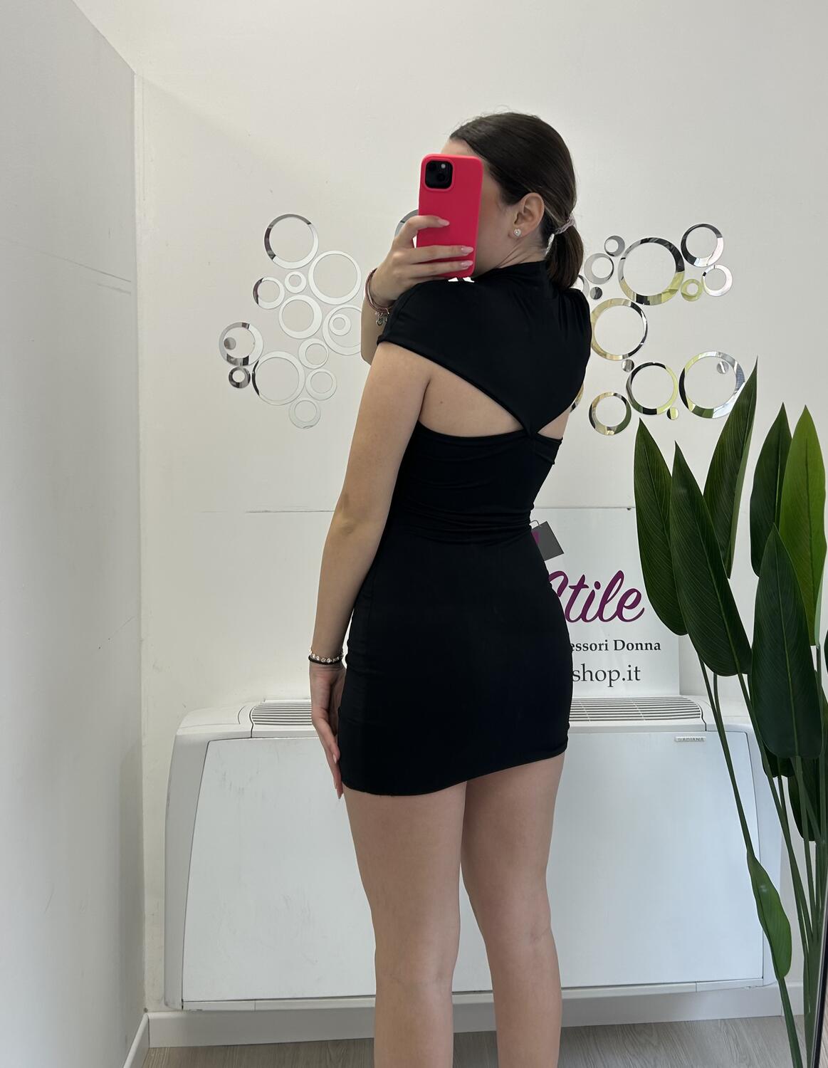 NOVITÀ Abitino cut out sulle spalle