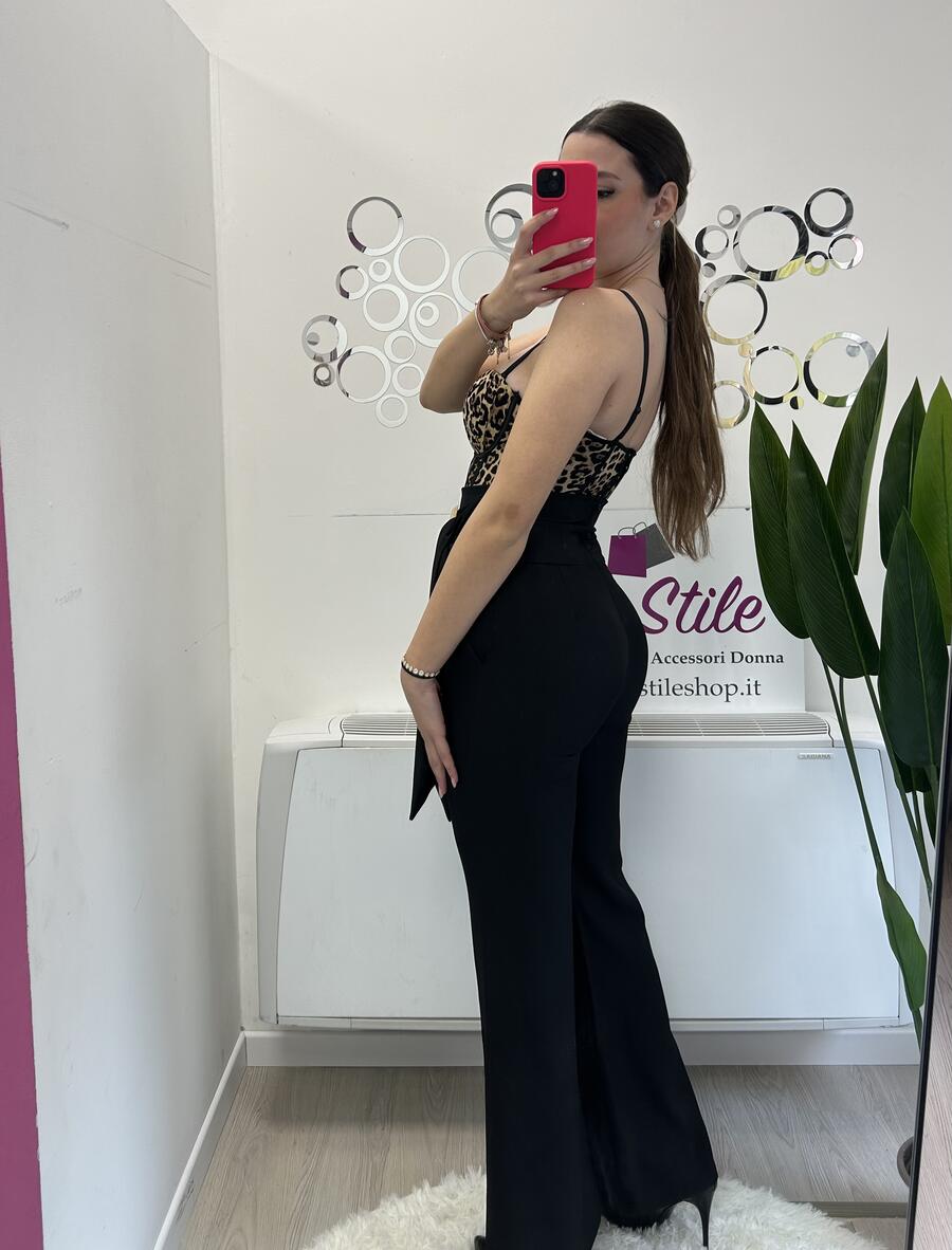 NOVITÀ Pantalone a zampa con dettaglio dorato 