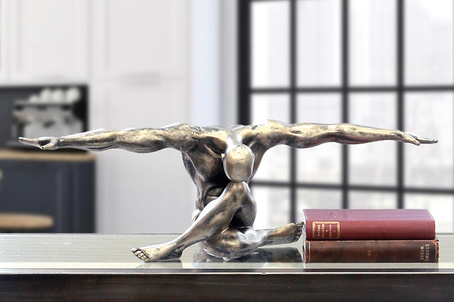 Gilde - Scultura “Cliffhanger” – Uomo in equilibrio