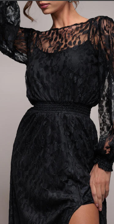 0975 Abito lungo in tulle ricamato foderato con spacco laterale