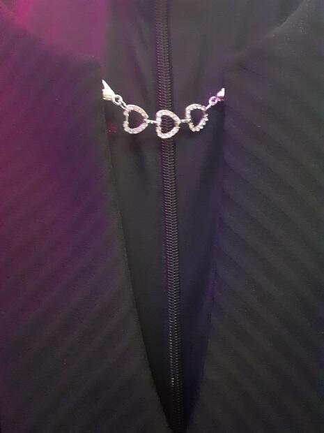 0976 Abito asimmetrico a bambolina in tessuto popeline rasato