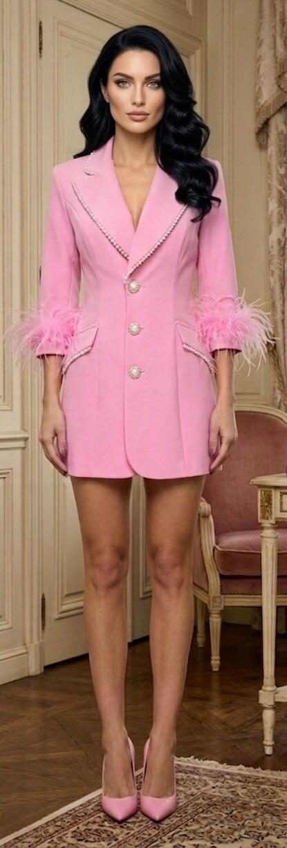 0978 Abito a giacca rosa shocking in stile smoking con perline