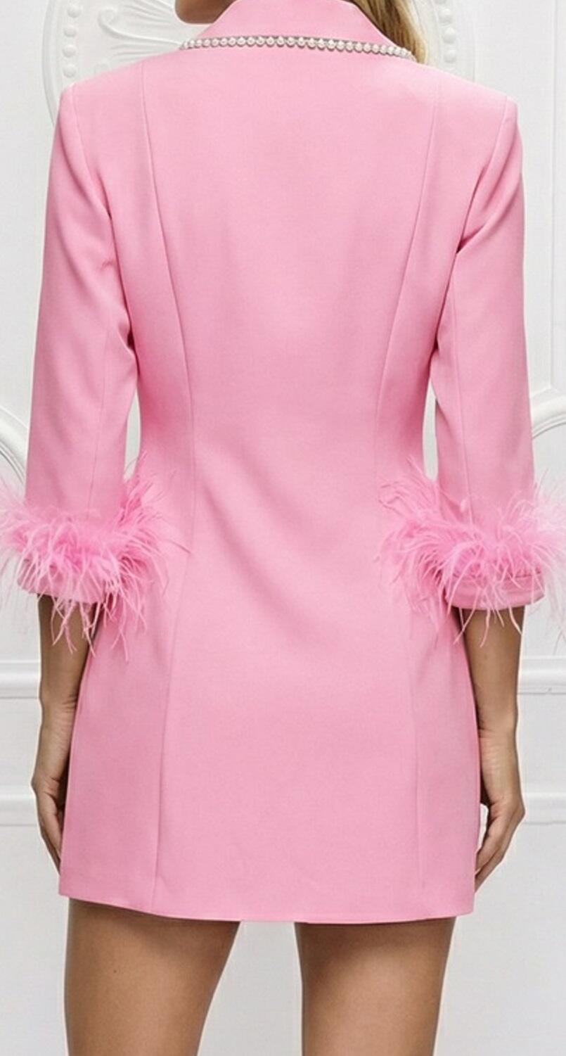 0978 Abito a giacca rosa shocking in stile smoking con perline