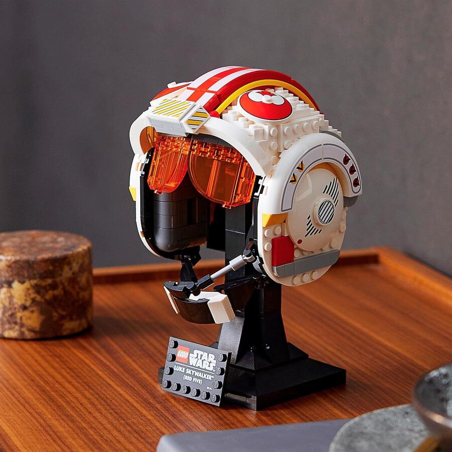 LEGO Star Wars Casco di Luke Skywalker (Red Five), Kit Modellismo Adulti, Elmo da Collezione, Idea Regalo da Esposizione per Uomo e Donna Fan di Guerre Stellari 75327