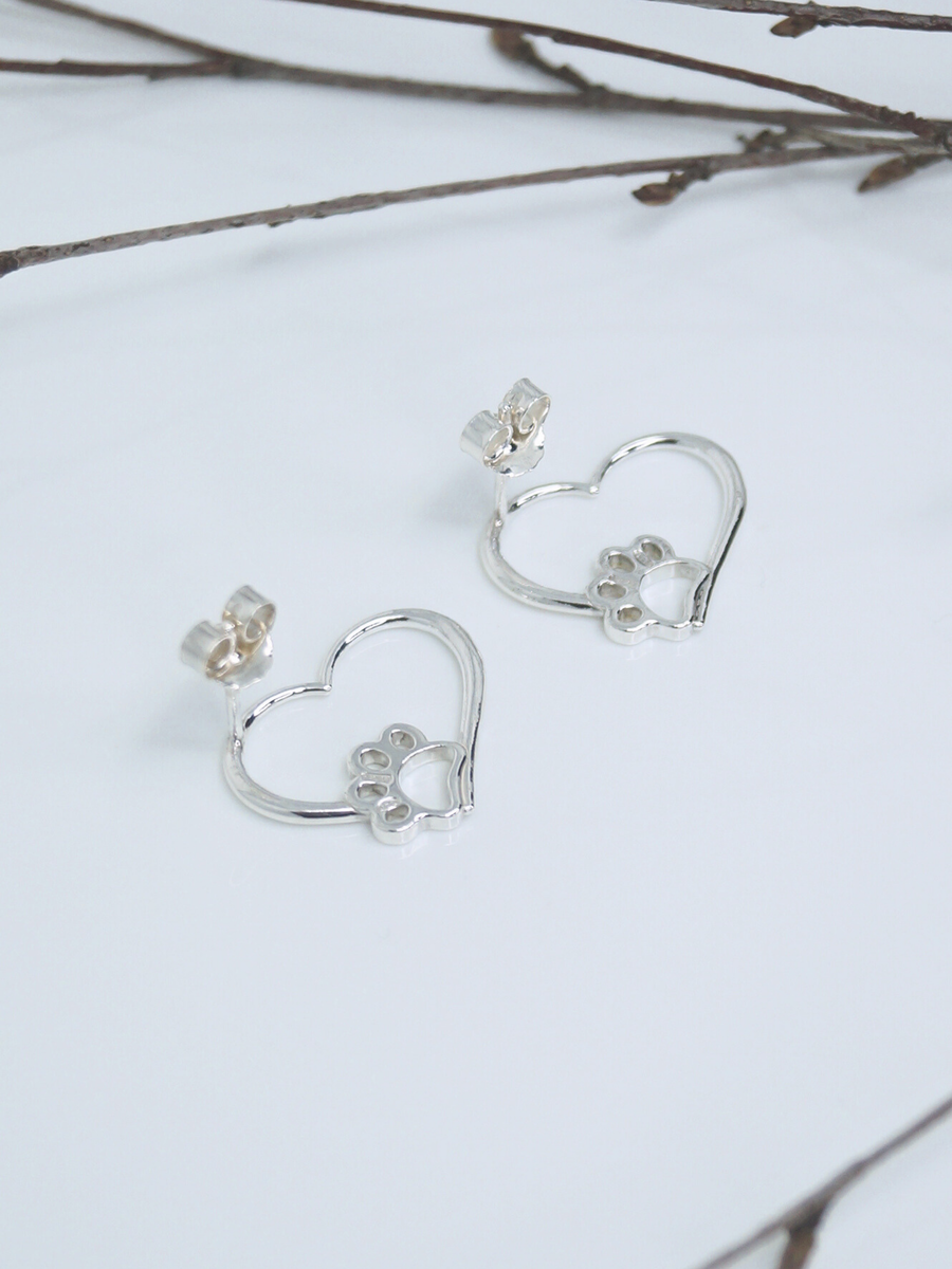 Huellita EN Corazón, Aretes