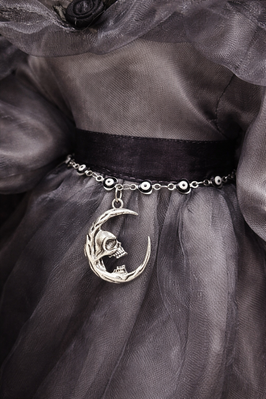 Zita Strega contro il malocchio Bambola in porcellana