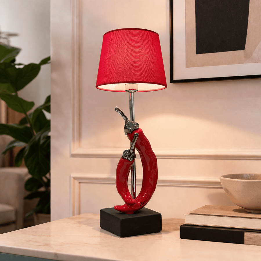 Spago di Terra - Lampada Artigianale con Peperoncini Portafortuna e Base Nera - 15x42 cm