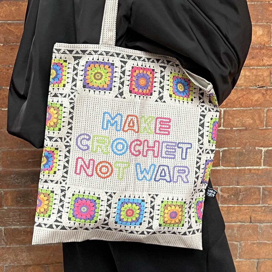 No War Shopper. Fate la maglia non fate la guerra