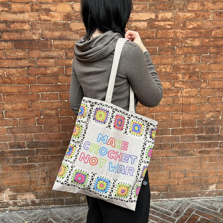 No War Shopper. Fate la maglia non fate la guerra