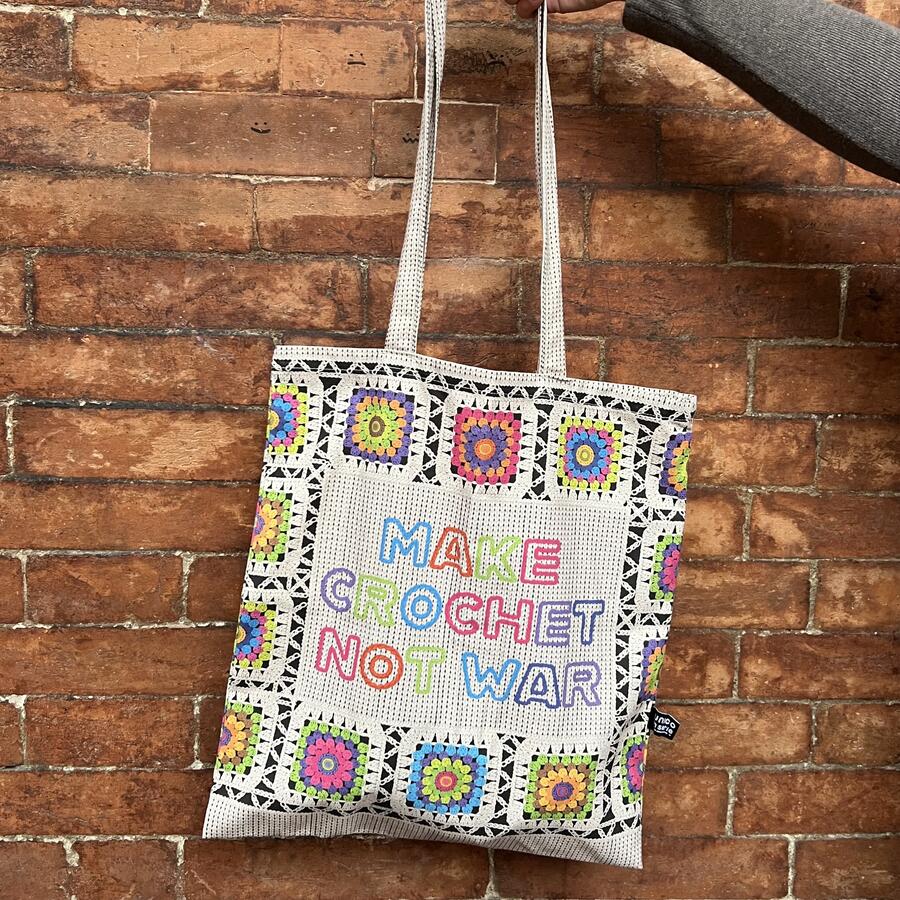 No War Shopper. Fate la maglia non fate la guerra