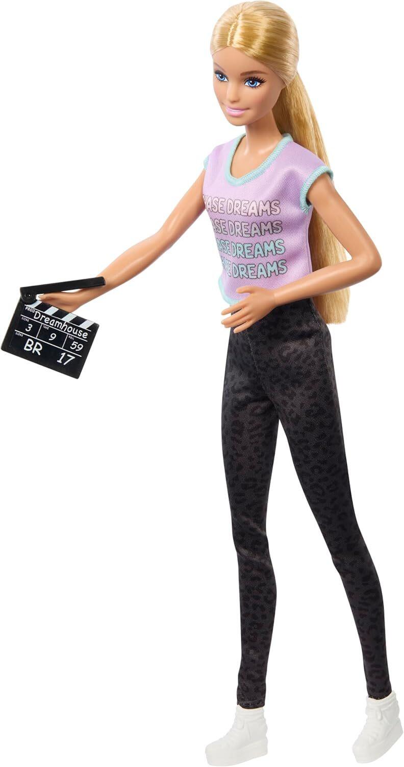 Barbie Carriere - Set di 4 bambole donne nel cinema con accessori inclusi, produttrice, regista, camerawoman e star del cinema con look rimovibili, giocattolo per bambini, 3+ anni, HRG54
